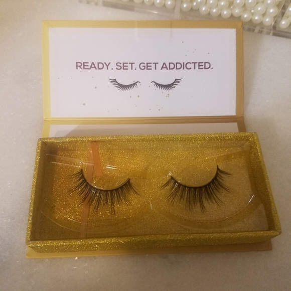 Other - LASHAHOLIC Luxury Lashes